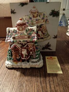 Fitz & Floyd Candy Lane Santa Railroad Station Christmas Music Box Silent Night